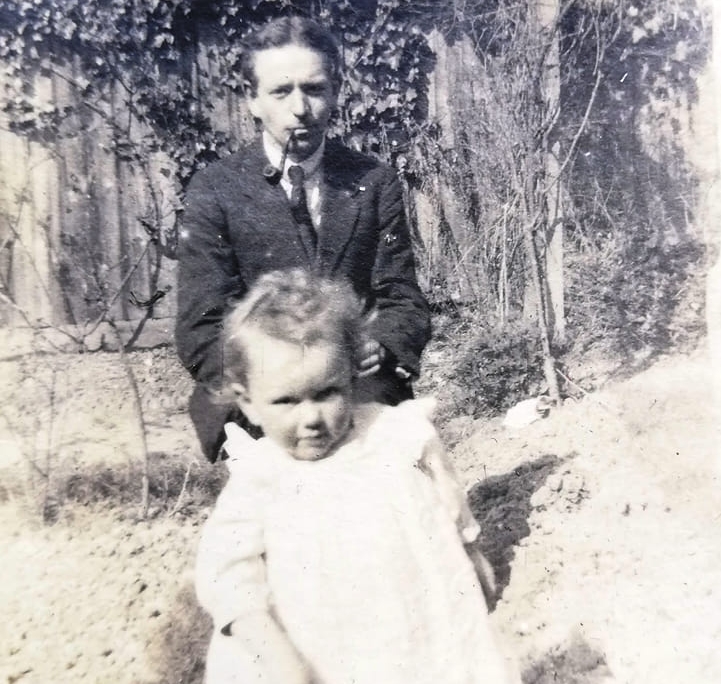 Evelyn Bach az apjával